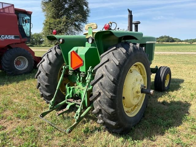 Image of John Deere 4620 equipment image 4