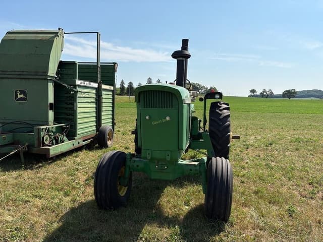 Image of John Deere 4620 equipment image 1