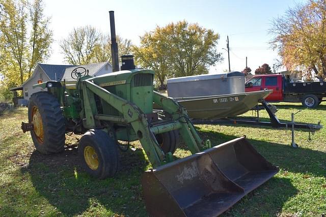 Image of John Deere 4620 equipment image 2