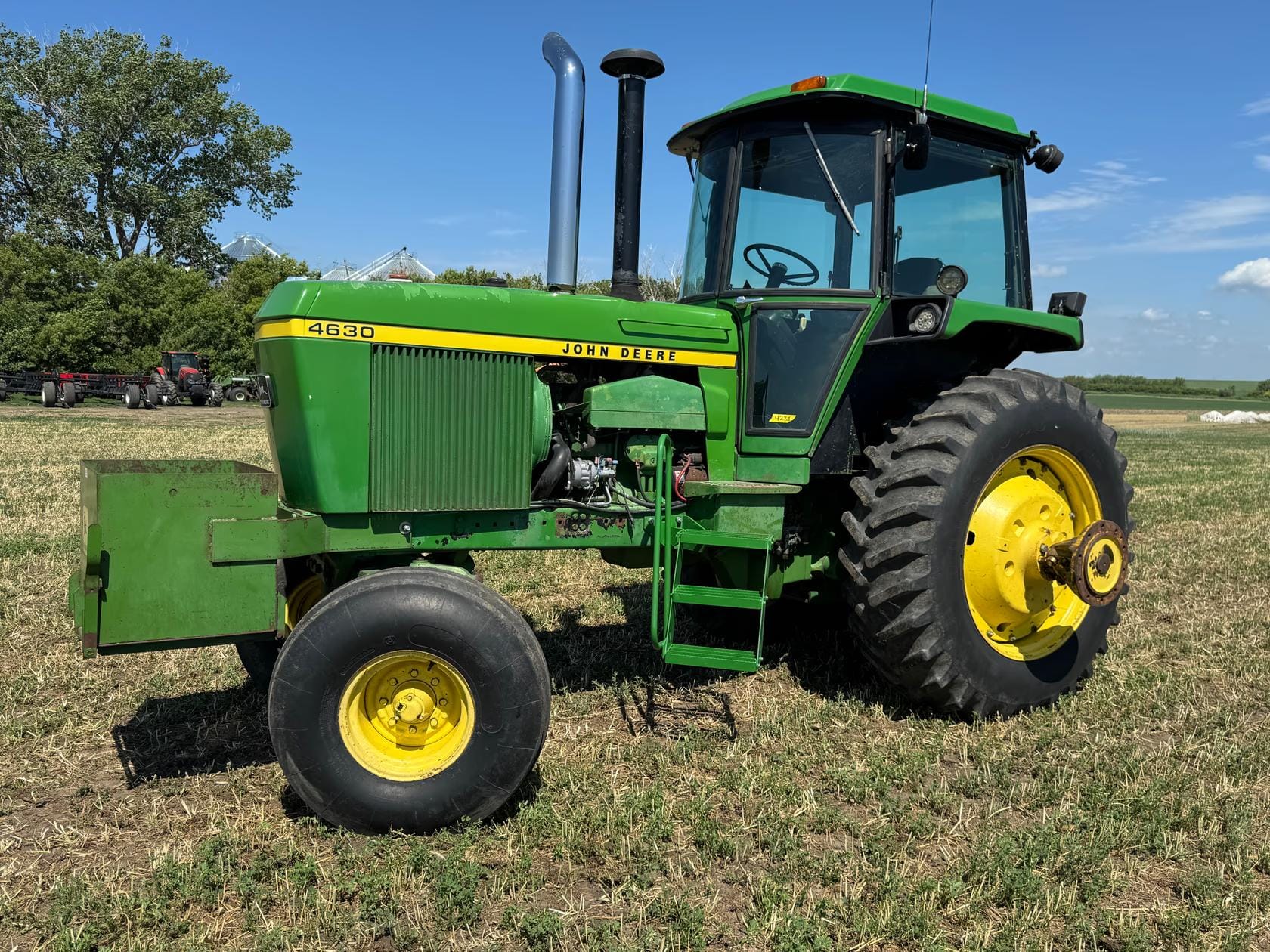 John Deere 4630 Equipment Image0