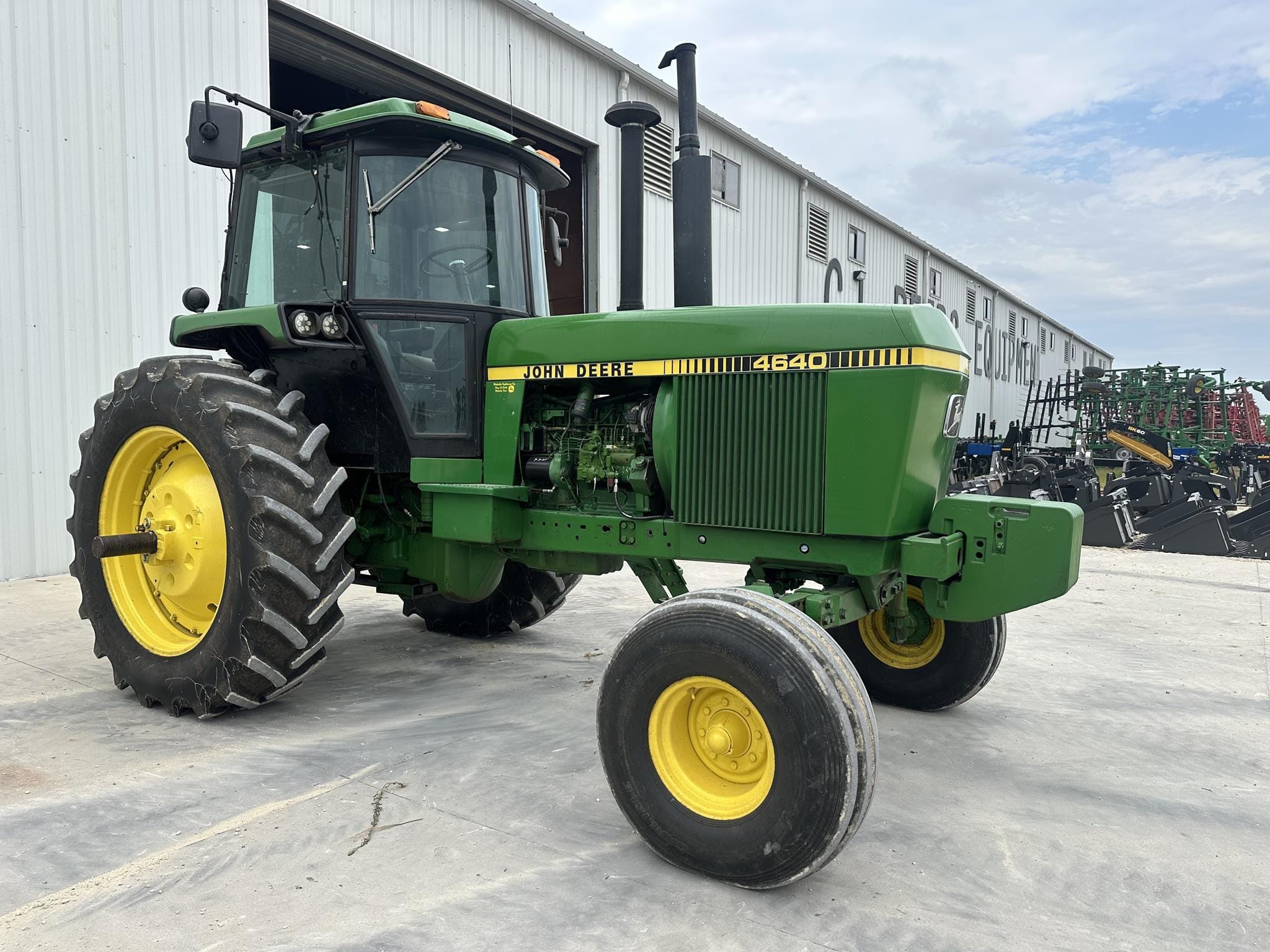 John Deere 4640 Equipment Image0