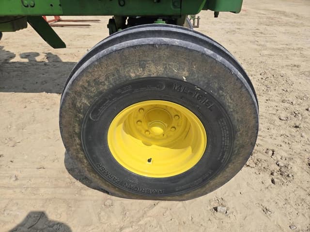 Image of John Deere 4640 equipment image 3