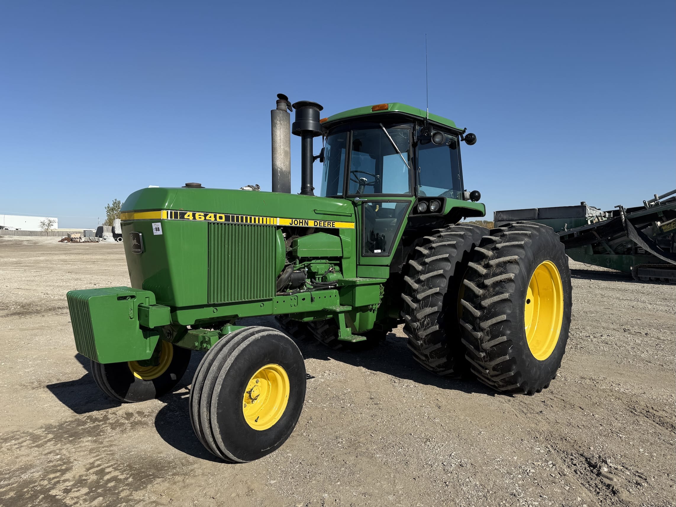 John Deere 4640 Equipment Image0
