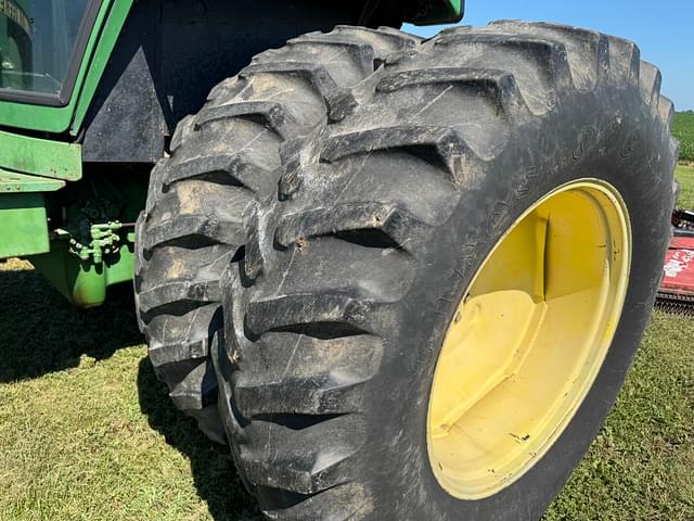 Image of John Deere 4640 equipment image 4