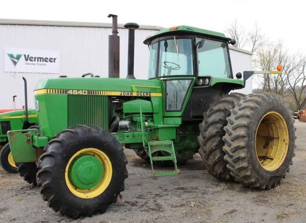 John Deere 4640 Equipment Image0