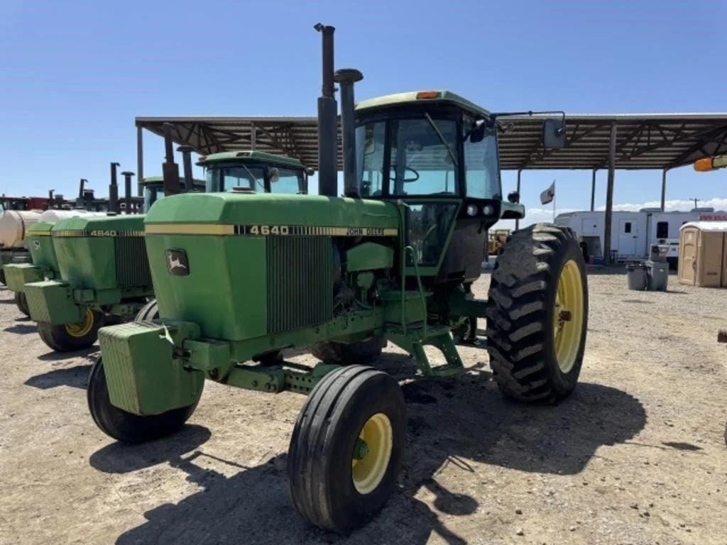 John Deere 4640 Equipment Image0