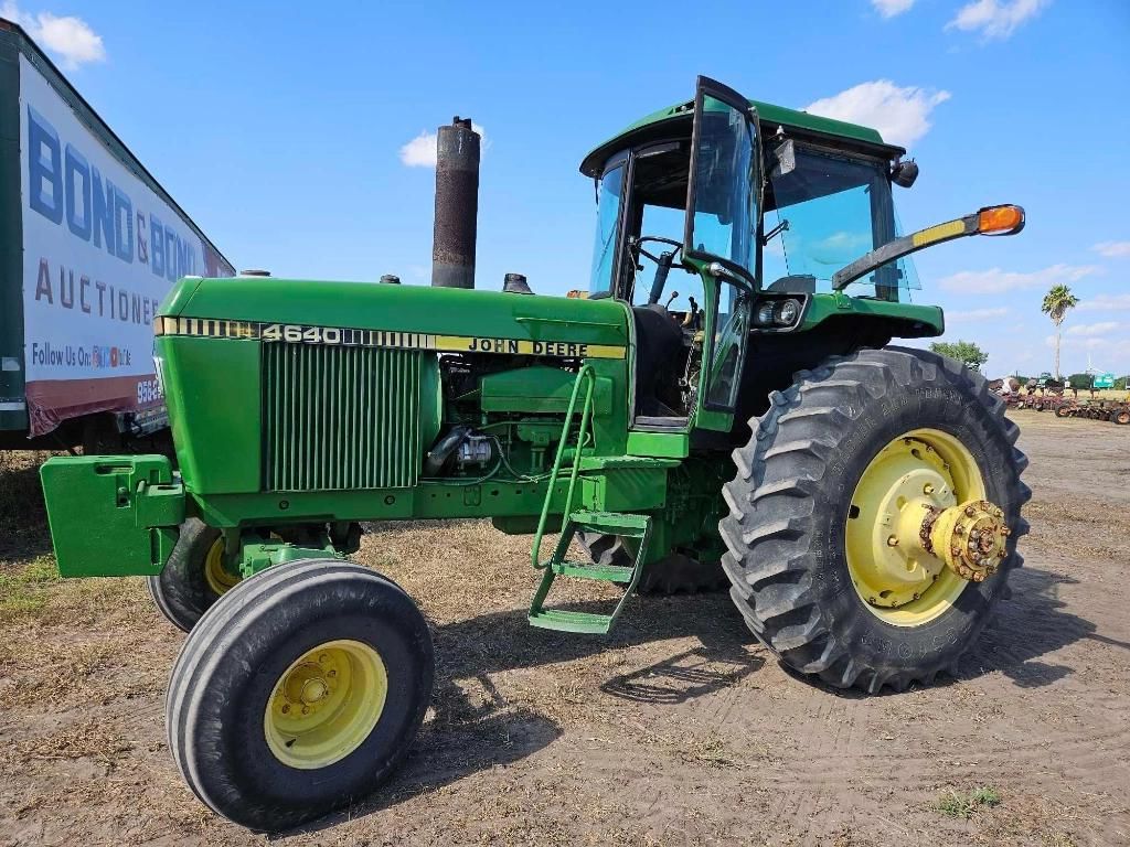 John Deere 4640 Equipment Image0