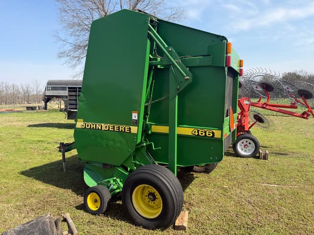 Image of John Deere 466 equipment image 3