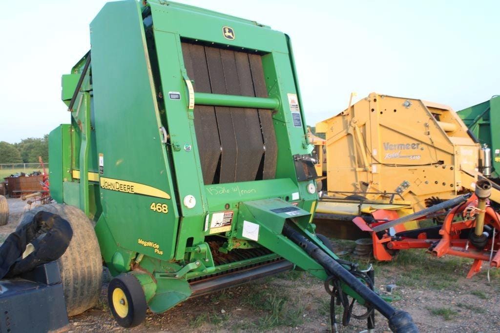 John Deere 468 MegaWide Plus Equipment Image0