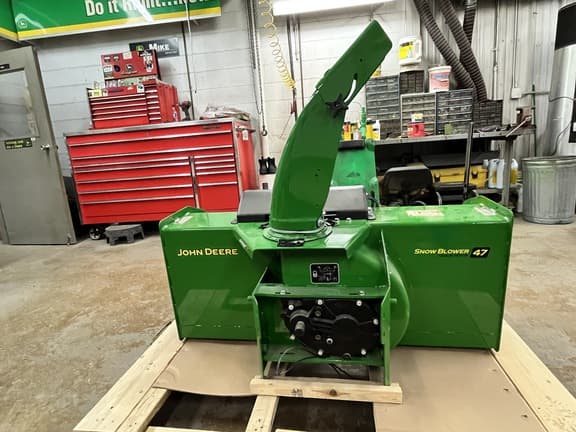 Image of John Deere 47" Snow Blower Primary image
