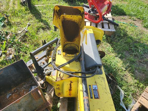 Image of John Deere 47" Snow Blower equipment image 4