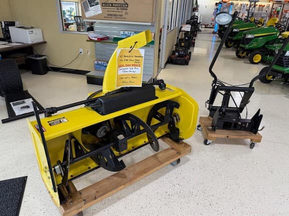 Image of John Deere 47" Snow Blower Image 0