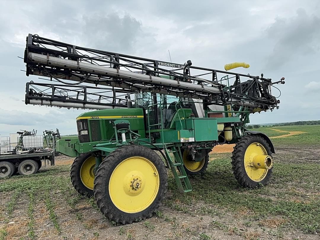 Image of John Deere 4700 Primary image