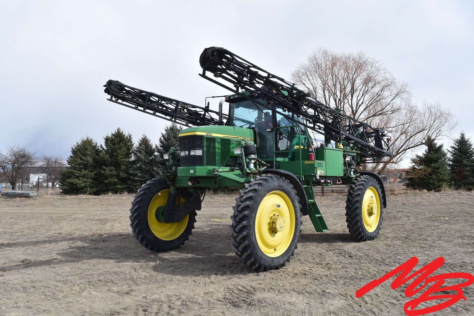 John Deere 4710 Equipment Image0