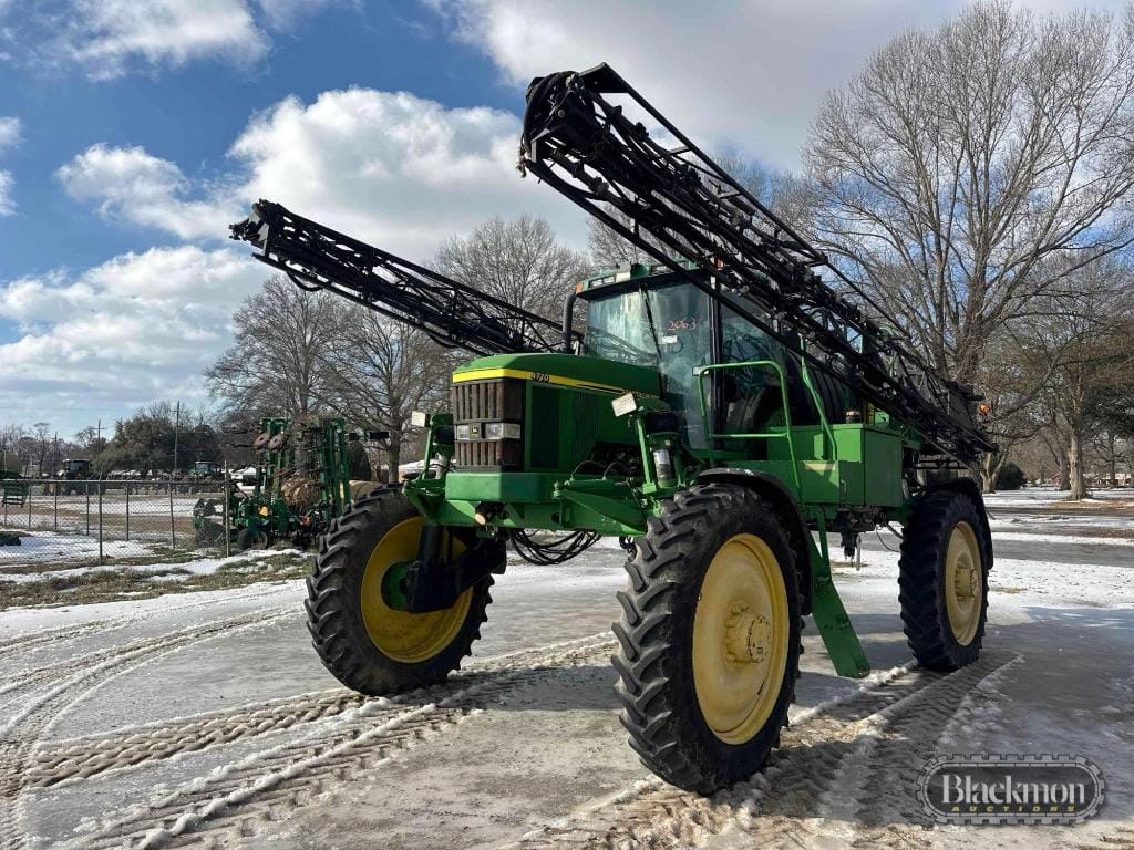 John Deere 4710 Equipment Image0