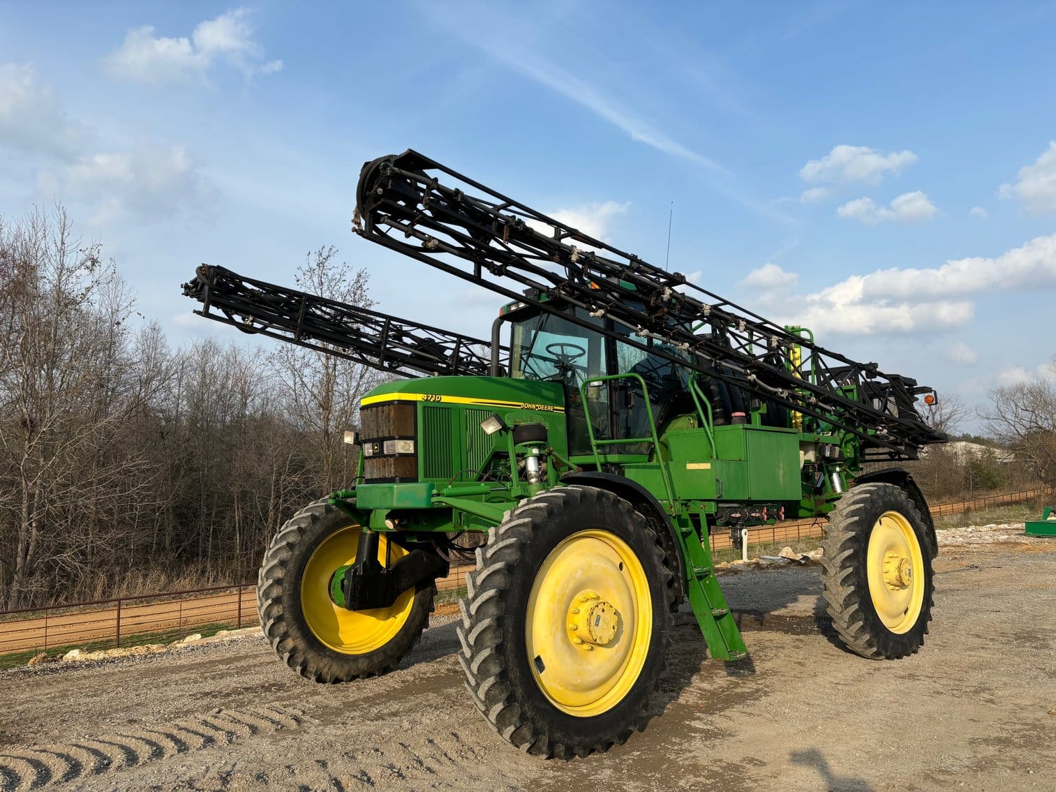 John Deere 4710 Equipment Image0