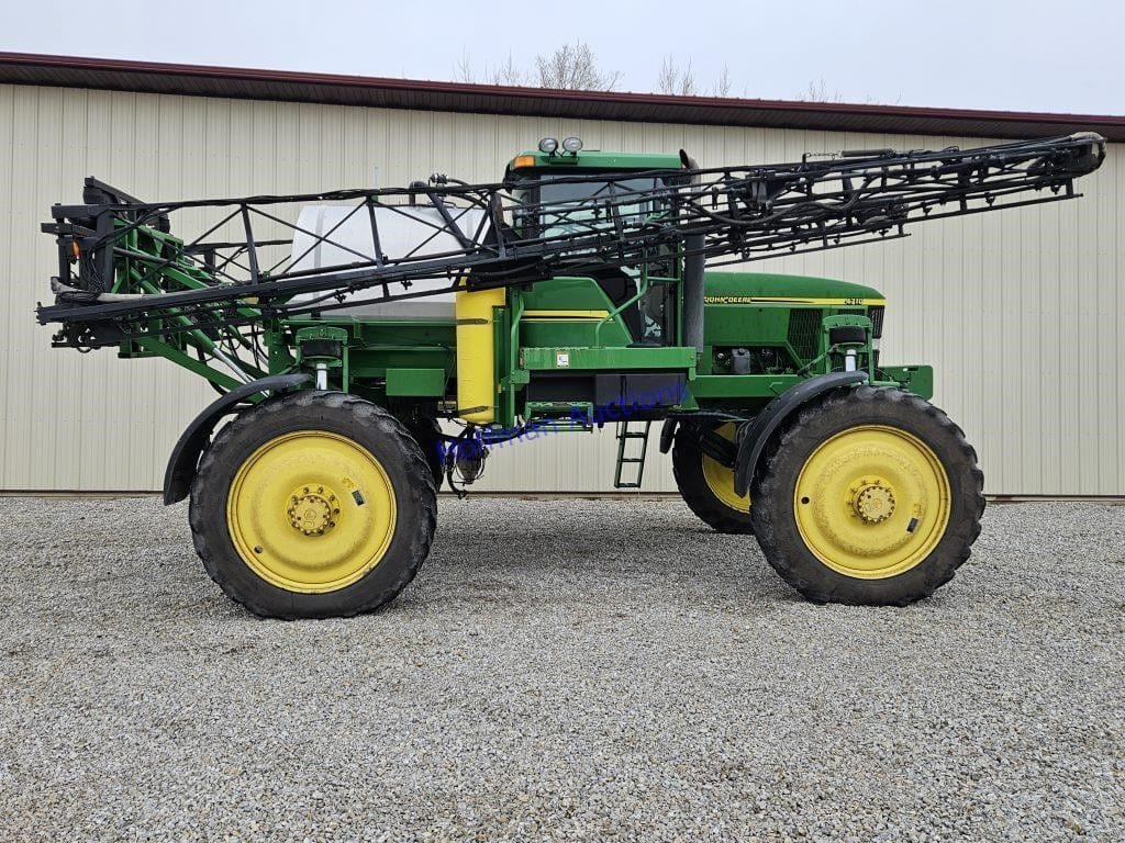 John Deere 4710 Equipment Image0