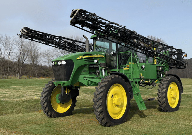 Image of John Deere 4720 equipment image 1