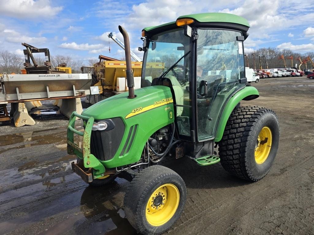 John Deere 4720 Equipment Image0