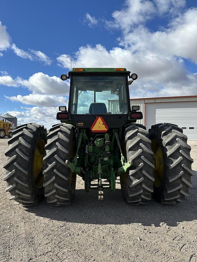 Image of John Deere 4760 equipment image 3