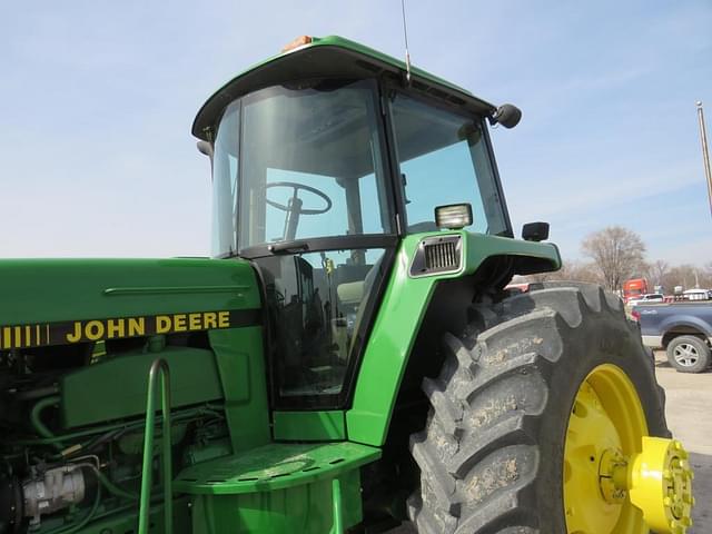 Image of John Deere 4760 equipment image 2