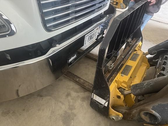 Image of John Deere Pallet Forks equipment image 1
