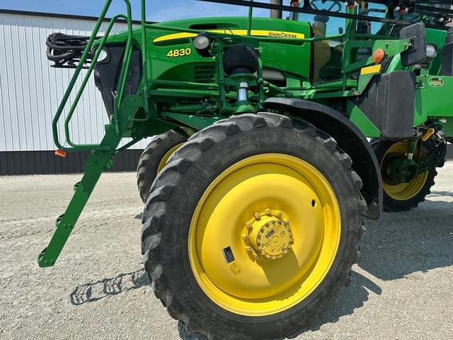Image of John Deere 4830 equipment image 1