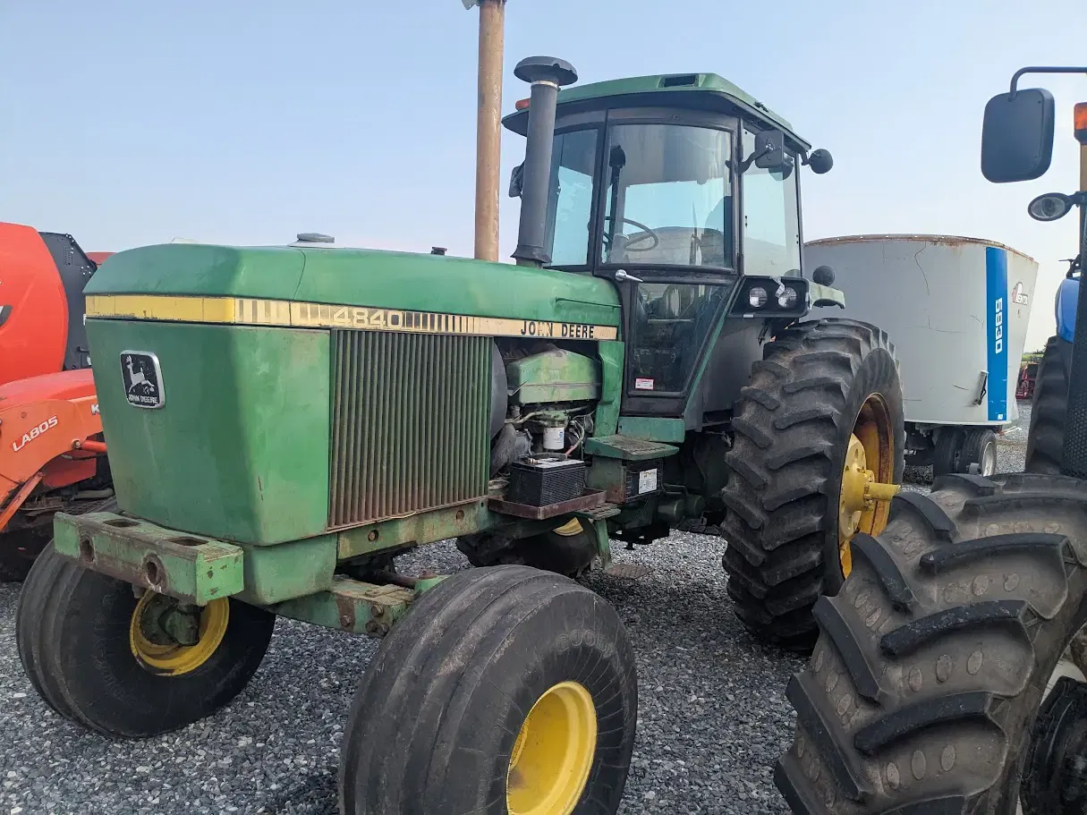 John Deere 4840 Equipment Image0