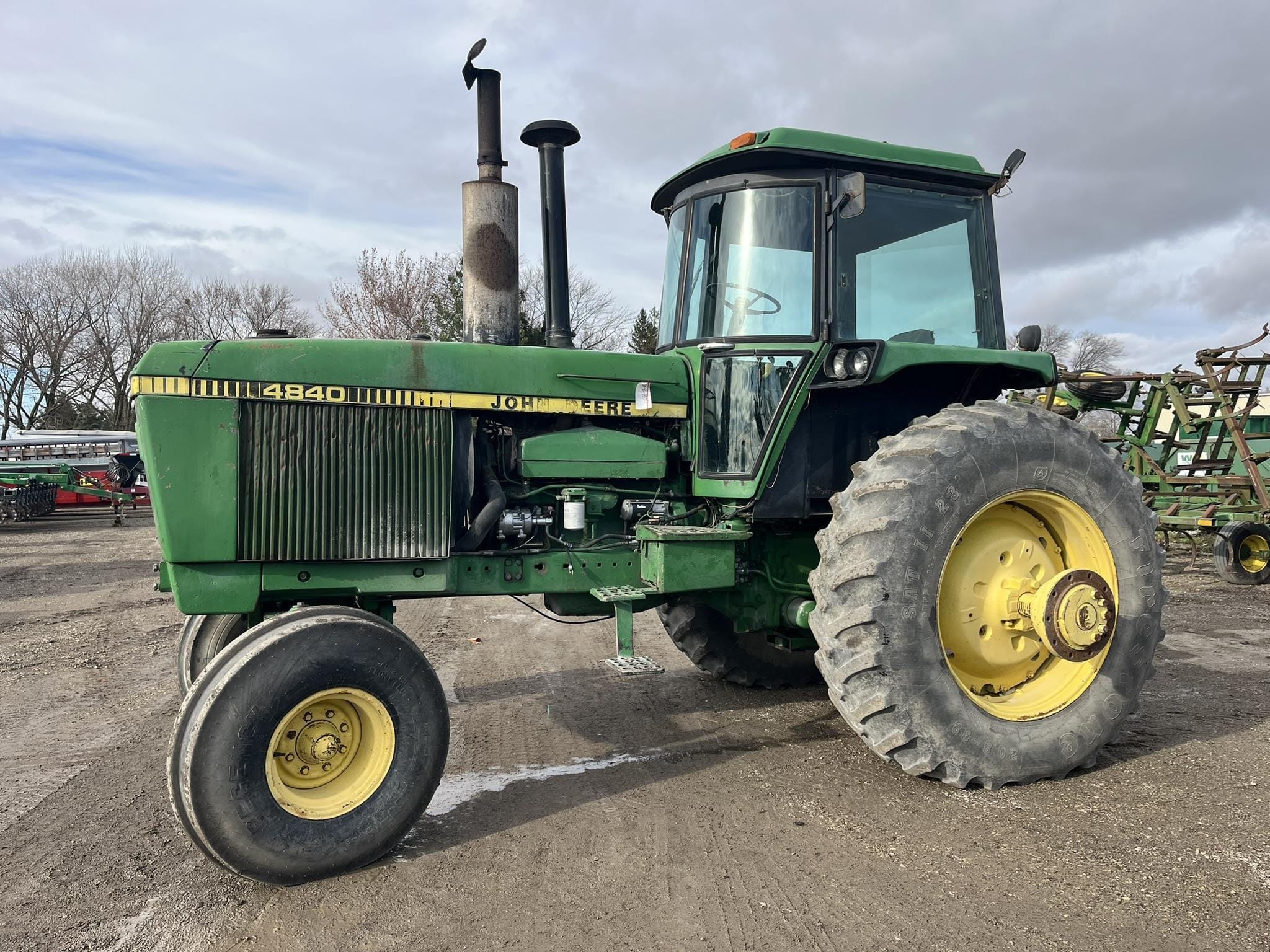 John Deere 4840 Equipment Image0