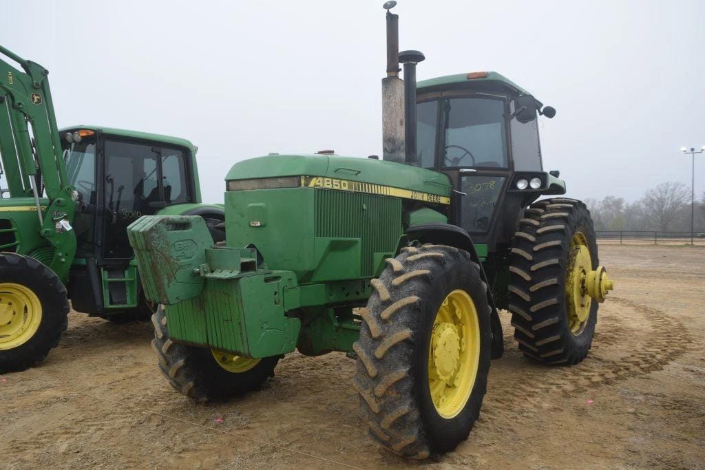 John Deere 4850 Equipment Image0