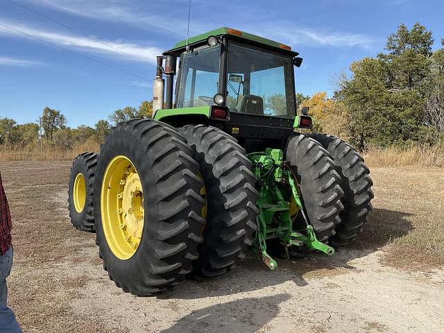 Image of John Deere 4850 equipment image 2