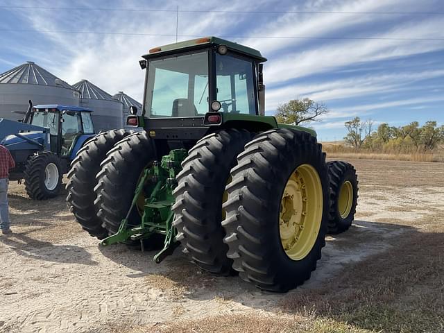 Image of John Deere 4850 equipment image 3