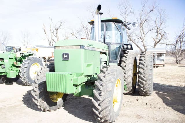 Image of John Deere 4850 equipment image 2