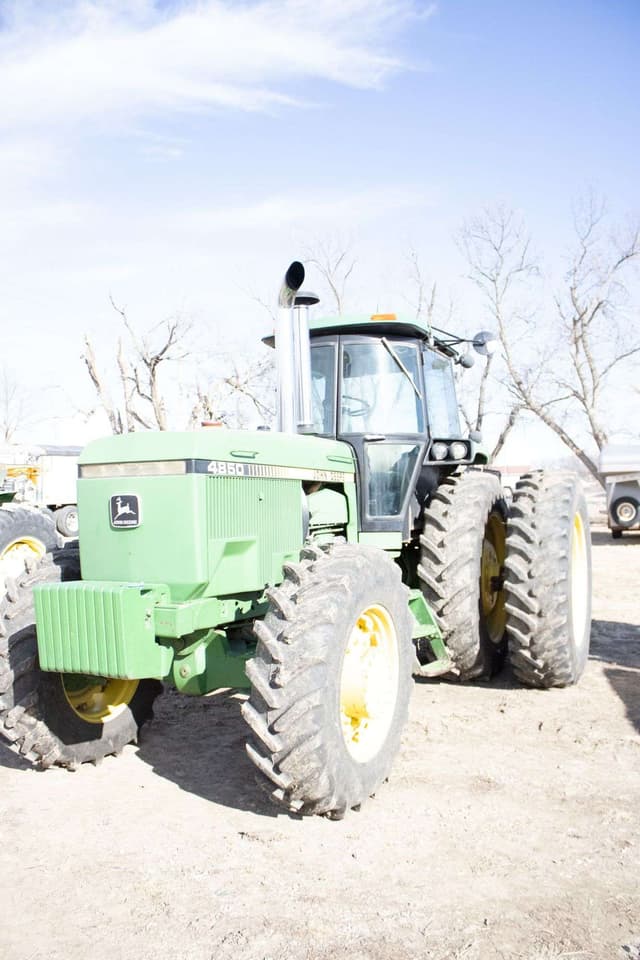 Image of John Deere 4850 equipment image 1