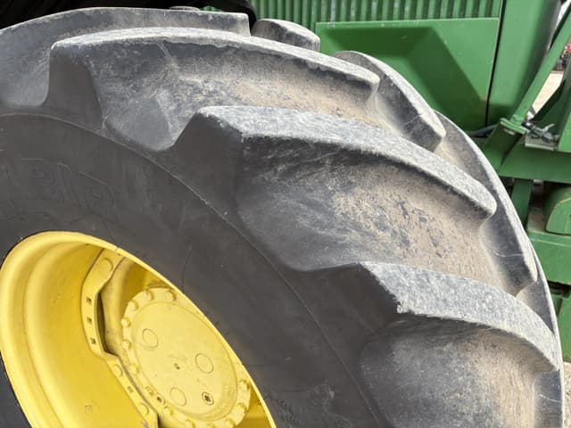 Image of John Deere 4850 equipment image 1