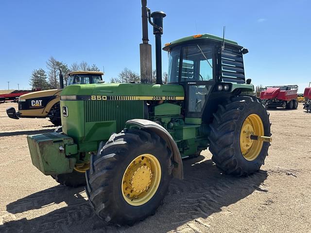 Image of John Deere 4850 equipment image 1