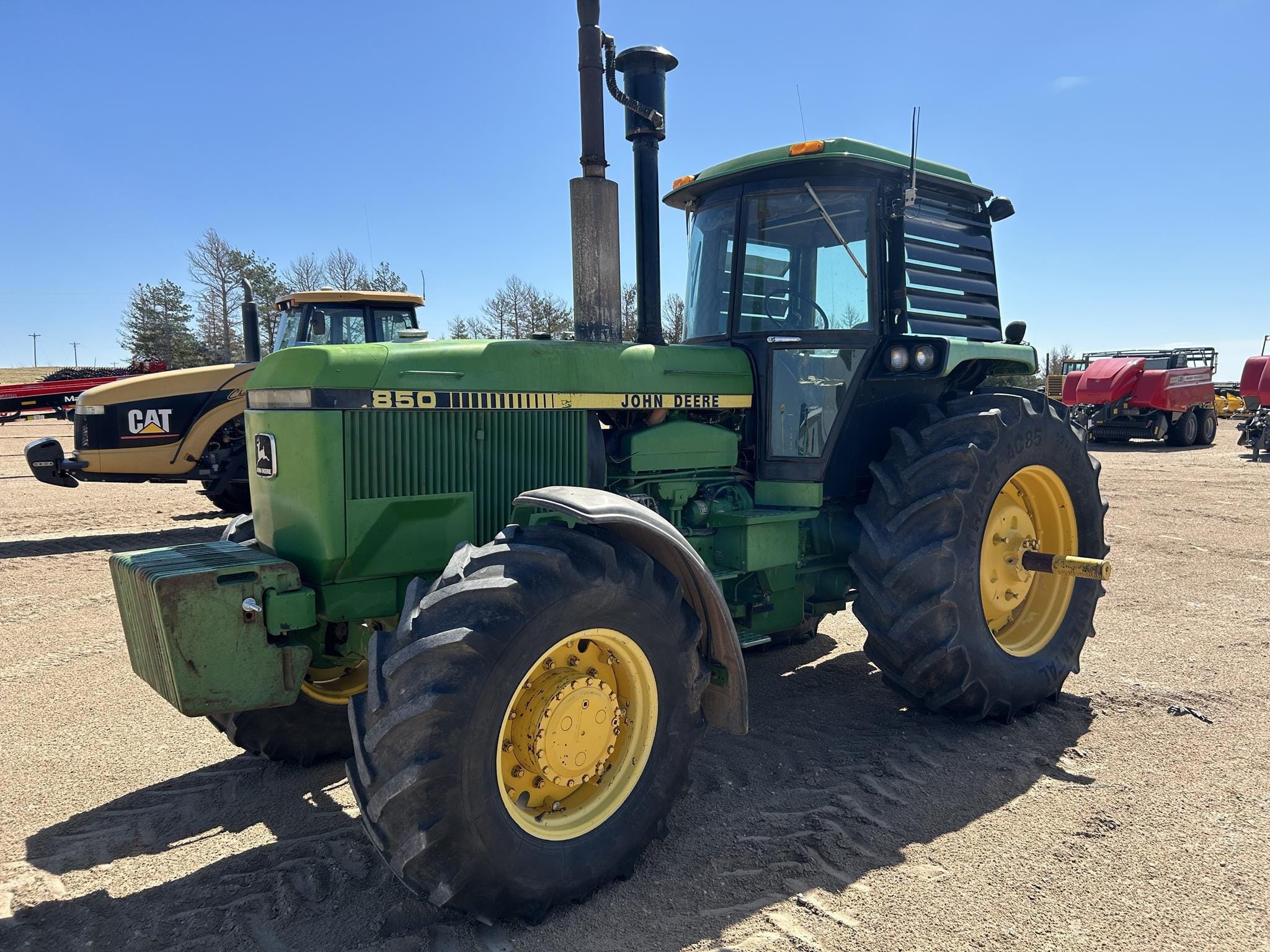 John Deere 4850 Equipment Image0