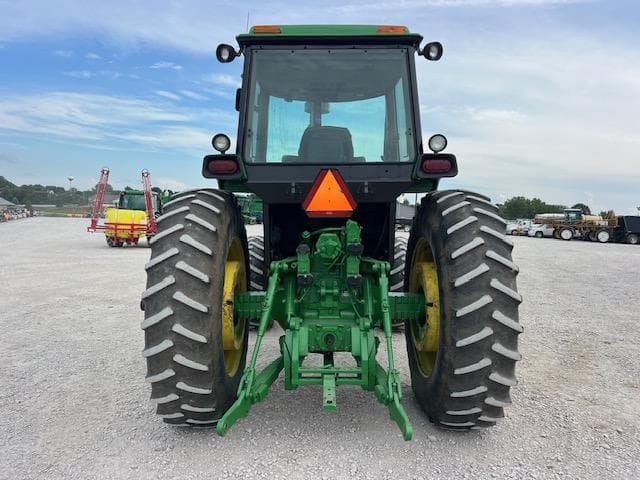 Image of John Deere 4850 equipment image 4