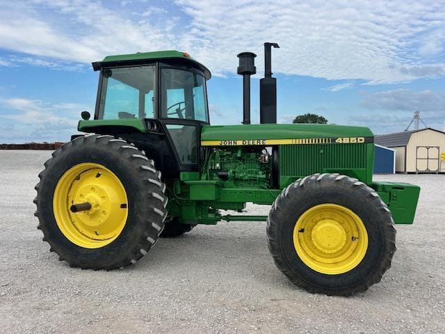 Image of John Deere 4850 equipment image 1