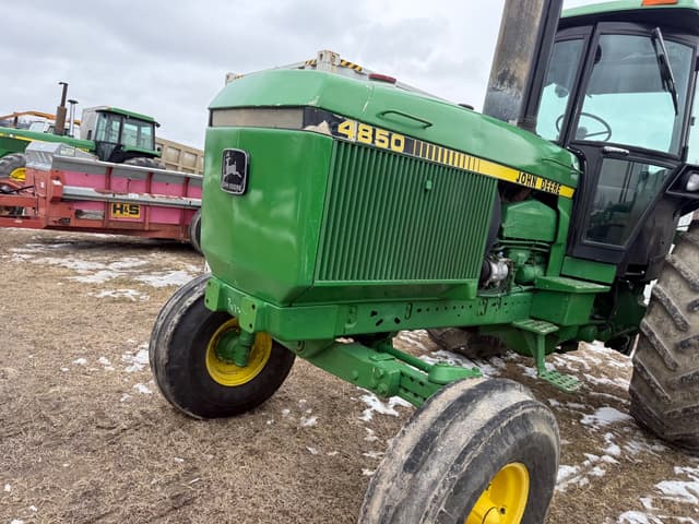 Image of John Deere 4850 equipment image 1