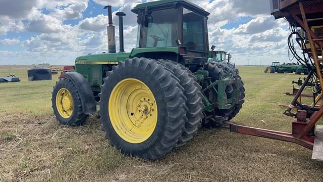 Image of John Deere 4850 equipment image 1