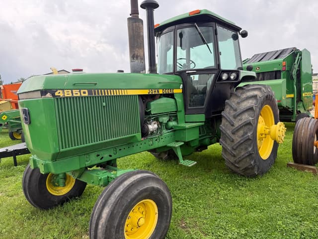 Image of John Deere 4850 equipment image 2