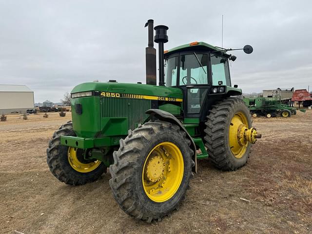 Image of John Deere 4850 equipment image 1