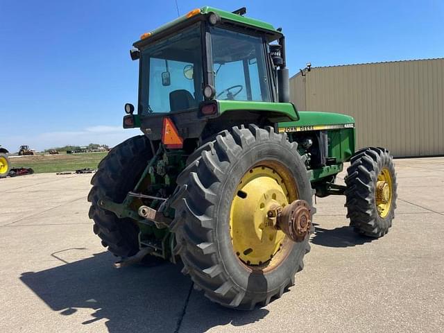 Image of John Deere 4850 equipment image 2