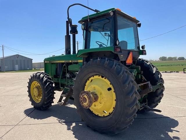 Image of John Deere 4850 equipment image 3