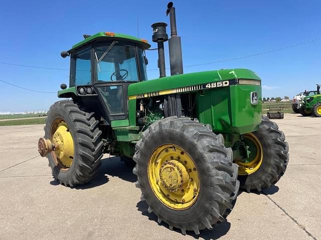Image of John Deere 4850 equipment image 1