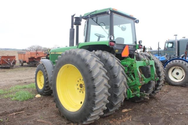 Image of John Deere 4850 equipment image 2
