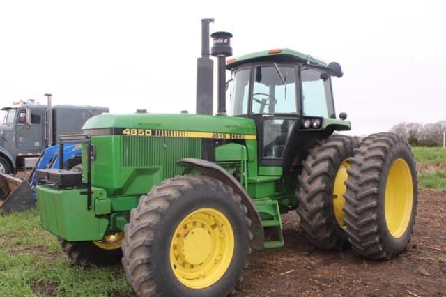 Image of John Deere 4850 equipment image 3