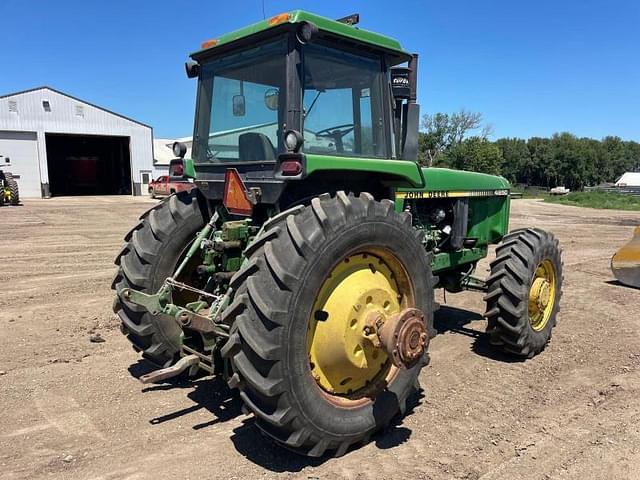 Image of John Deere 4850 equipment image 3