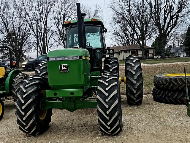 Image of John Deere 4850 equipment image 1